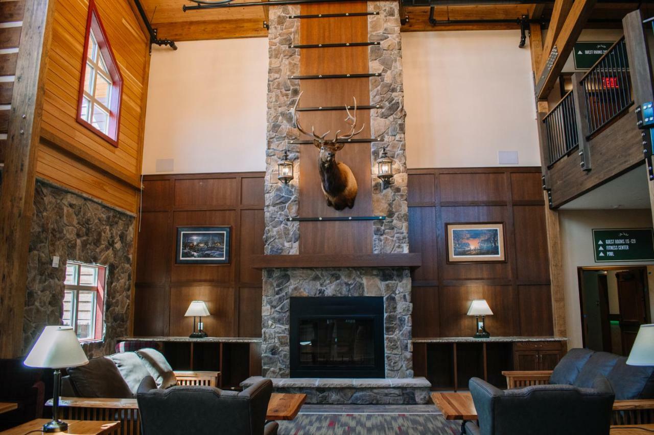The Lodge At Mauston Exteriör bild