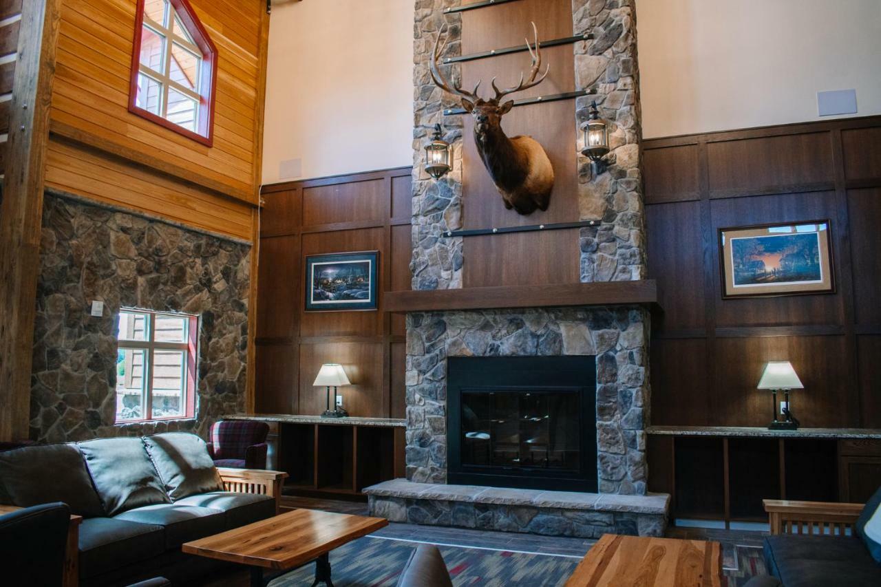 The Lodge At Mauston Exteriör bild